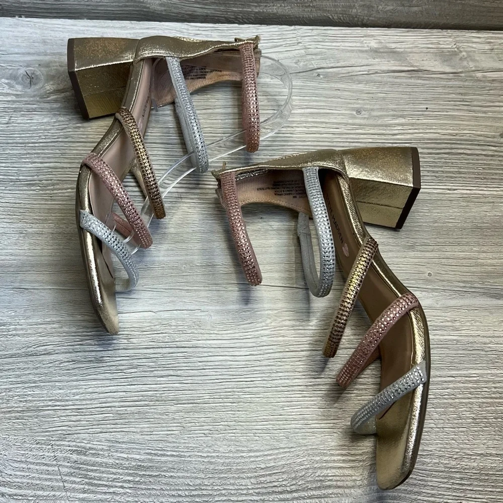 Steve Madden kids Jlucyy strappy metals chunky heel sandal kids 6 woman’s 7.5